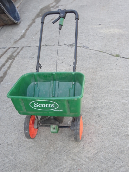 Scotts Turf Builder Classic Drop Seed Spreader And Hand Held Spreader In Manhattan Beach Ca 9543